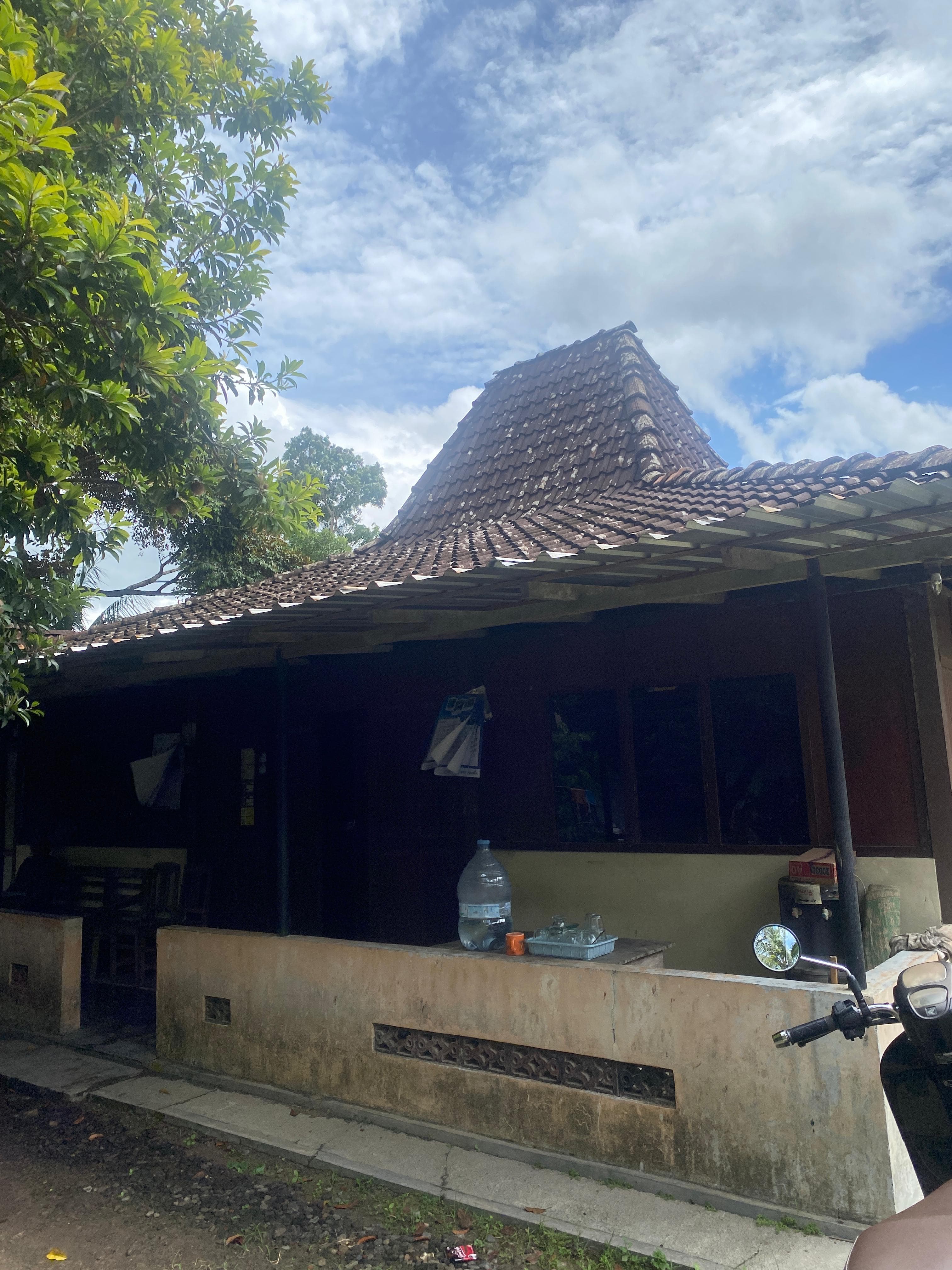 Jual beli beras bu tuginem