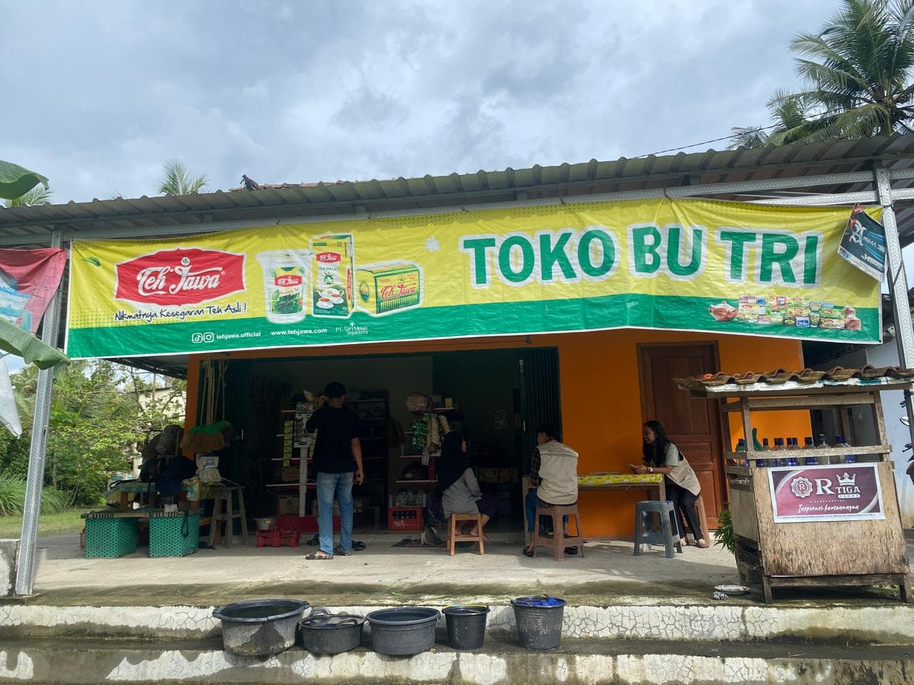Toko kelontong Bu tri